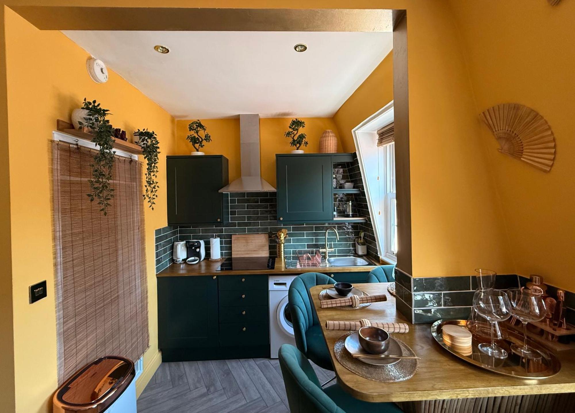Chinatown Apartment *